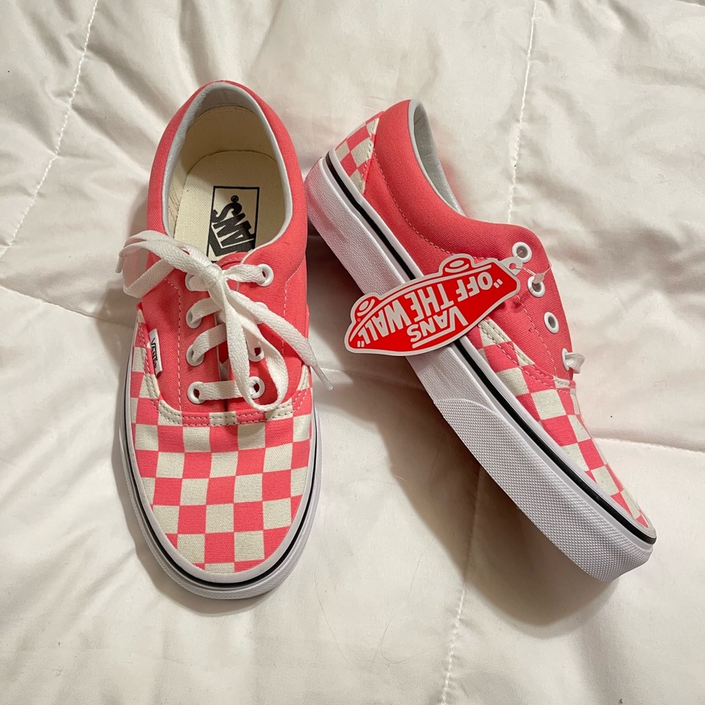 (6.5) NWT Vans Pink Checkered Low Top Shoes